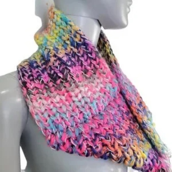 Handmade Multicolor Chunky Knit Infinity Scarf Cozy Winter Accessory One Size - Picture 6 of 8